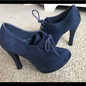 Super cute lightly worn dark blue booties!